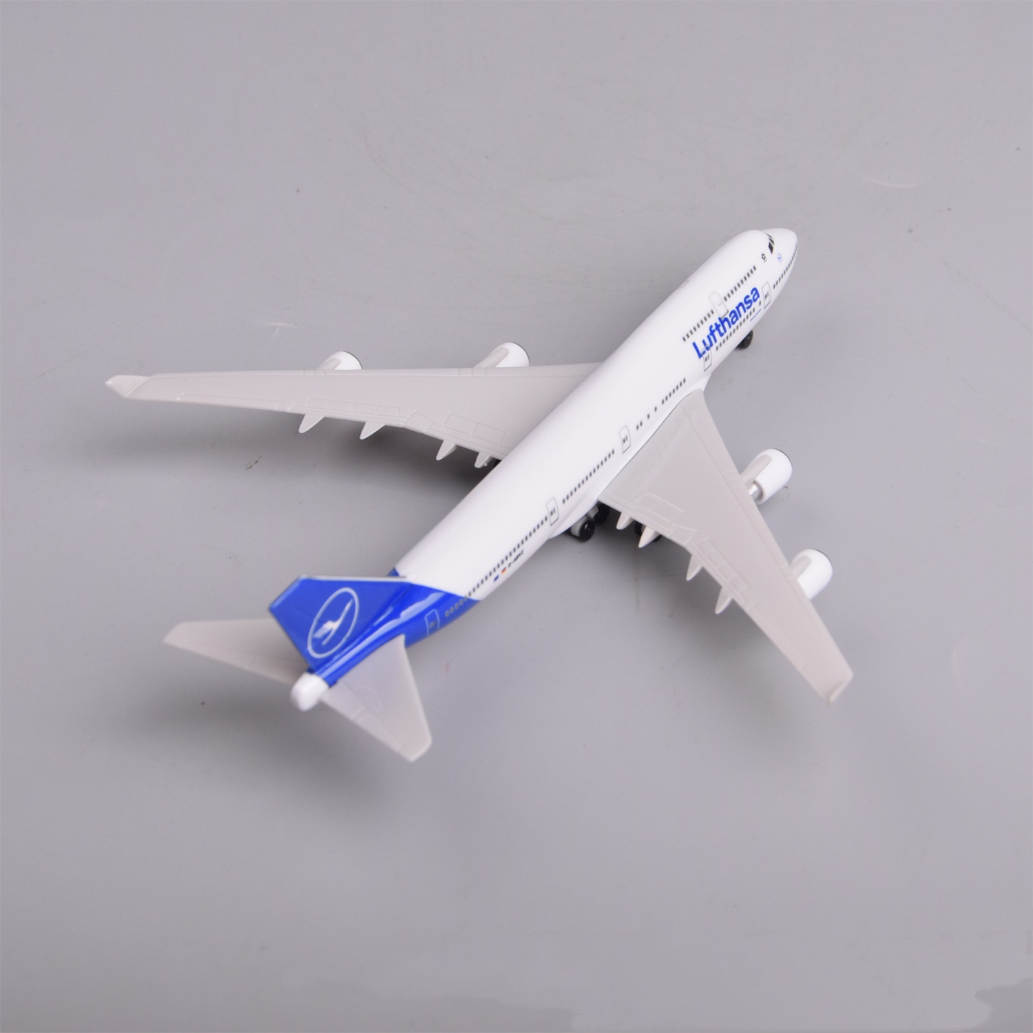 Maßstabsgetreues Flugzeugmodel – Model Airplane Plastic Bewertung und Preis